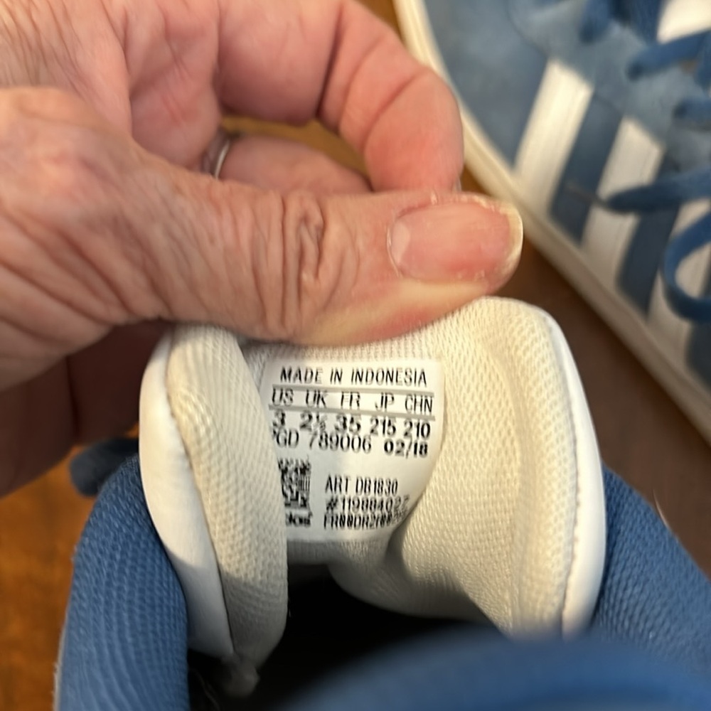 Adidas Unisex Suede Sneakers - Picture 7 of 8